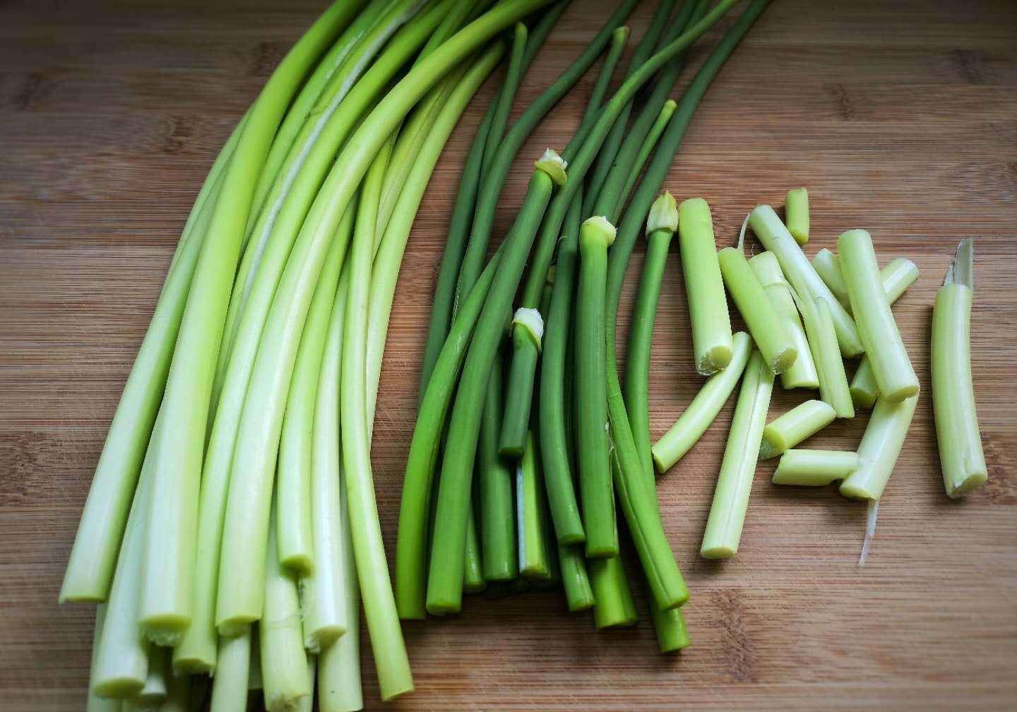 原创吃蒜薹的季节到了教你腌蒜苔只要两小时清爽脆口超入味