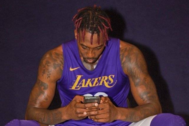 口罩|魔兽两次直播拒戴口罩，称疫苗没用！名记：这种球员不如选择退赛