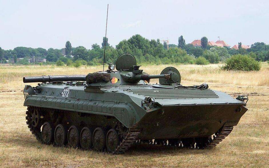 俄罗斯支援印度装备,结果大量bmp2步兵战车抛锚,完全不适合高原