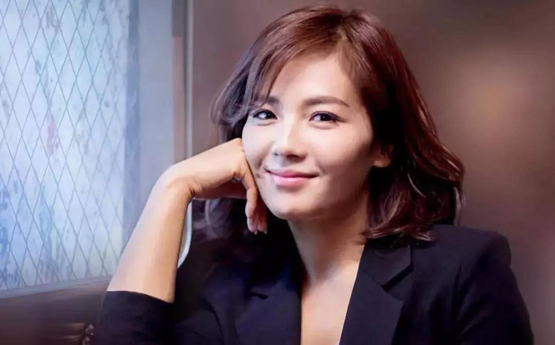 女人|42岁的刘涛宣布转行：从「贤妻」到「总裁」，女人闪耀的地方绝不止外表！