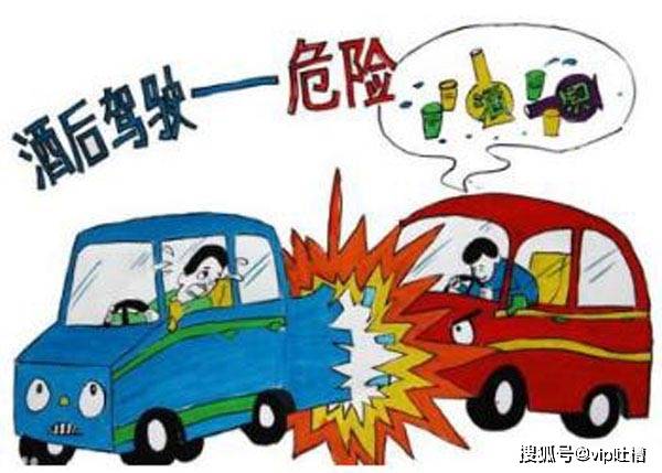 原创心真大！醉驾男子撞翻车又爬回车内酣睡 试图蒙骗警察