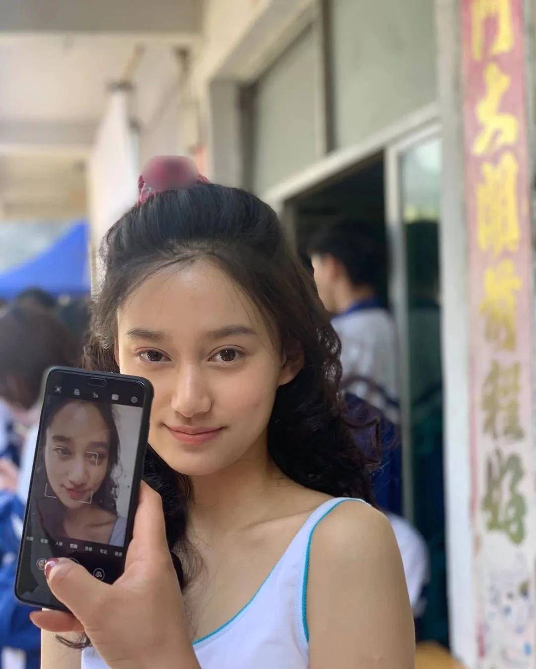 空降|原创撞脸半个娱乐圈打败张子枫拿下艺考第一，空降小花第一梯队？