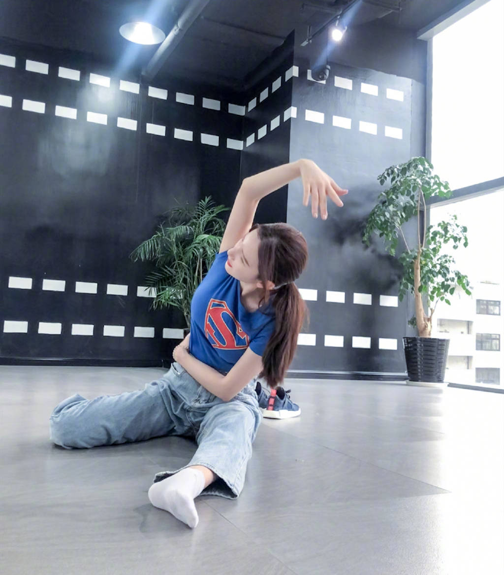 黄圣依|张萌的皮肤有多白？《浪姐》中一骑绝尘，跟黄圣依同框对比更明显