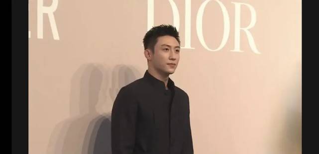 景甜艳|红毯截图，赵丽颖景甜艳压全场，吴谨言发型怪异，王子文脸都变了