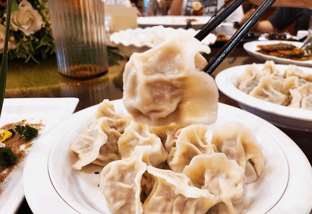 朋侪小聚饺子楼 鲅鱼饺子、贝勒烤肉 吃得心满足足:英亚官网首页(图14)
朋侪小聚饺子楼 鲅鱼饺子、贝勒烤肉 吃得心满足足:英亚官网首页(图14)