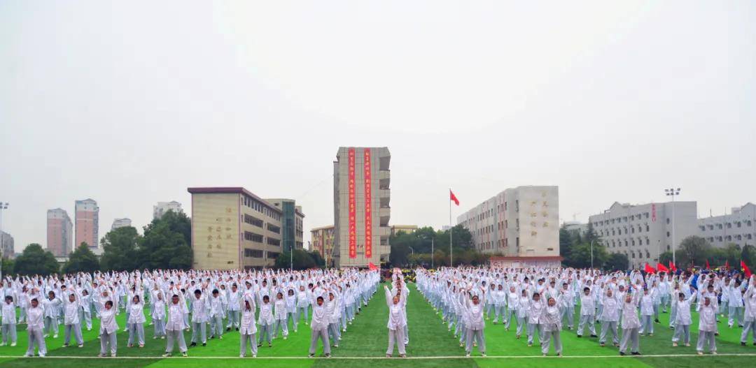 湘潭凤凰中学风采:凤鸣千仞 志在千里