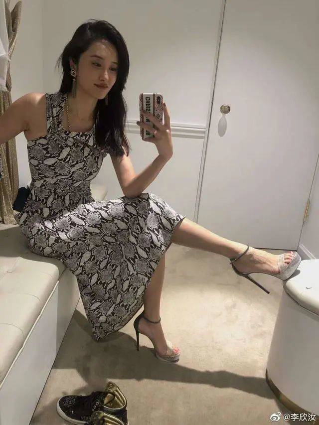 无敌|原创最惨谋女郎？晒未公开剧组照直接被张艺谋赶走，断送好好的星途！