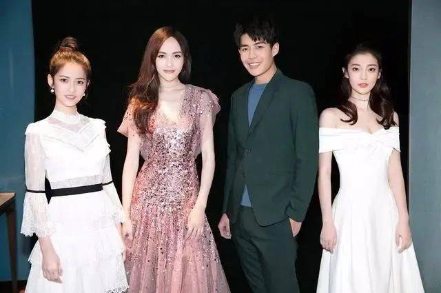 男方|原创当红人气小花恋情被曝光？男方着急否认是心虚吗？