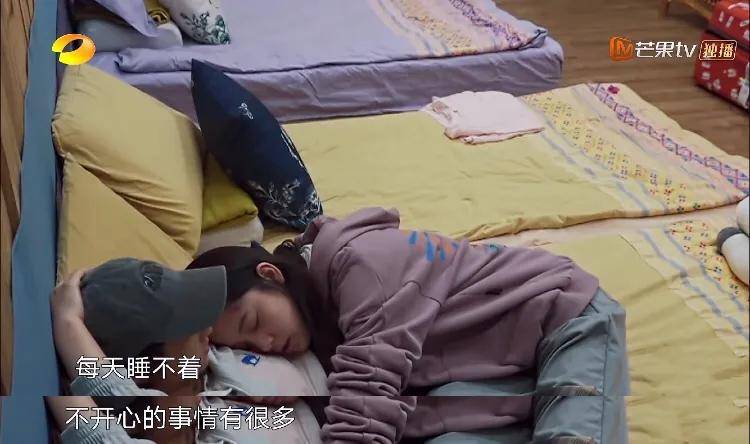 娜娜|半年赚7000万，养活全家5口的元气小花，因为这件事崩溃大哭，人设崩了？