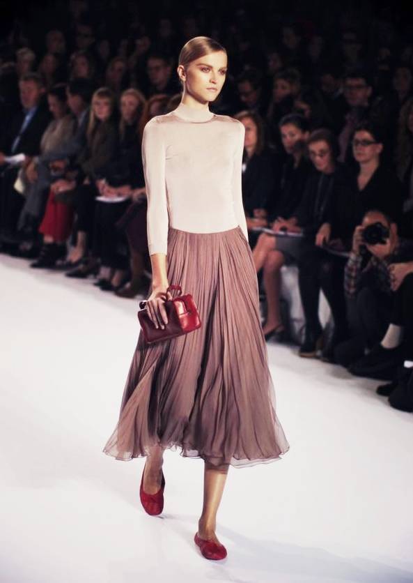 芭蕾|这双平底鞋流行了半个多世纪，让赫本美成经典，杨幂穿出时髦俏皮