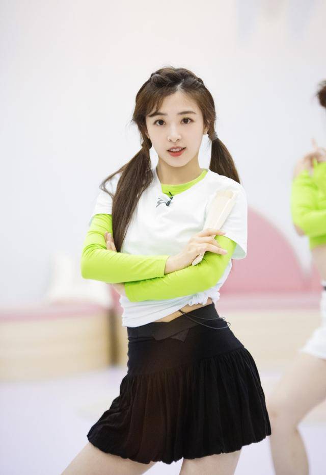 孟佳|原创孟佳王丽坤被淘汰，张含韵获第一，还不快来跟张雨绮学？