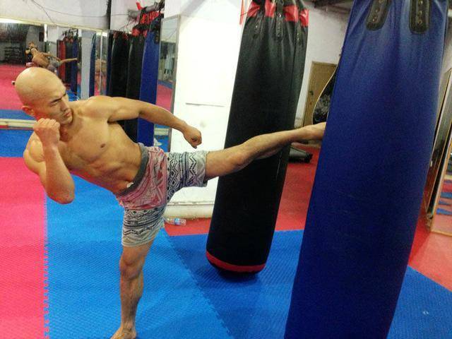 华为|武僧一龙又遭质疑！喷子：你居然不用华为，你到底爱不爱国