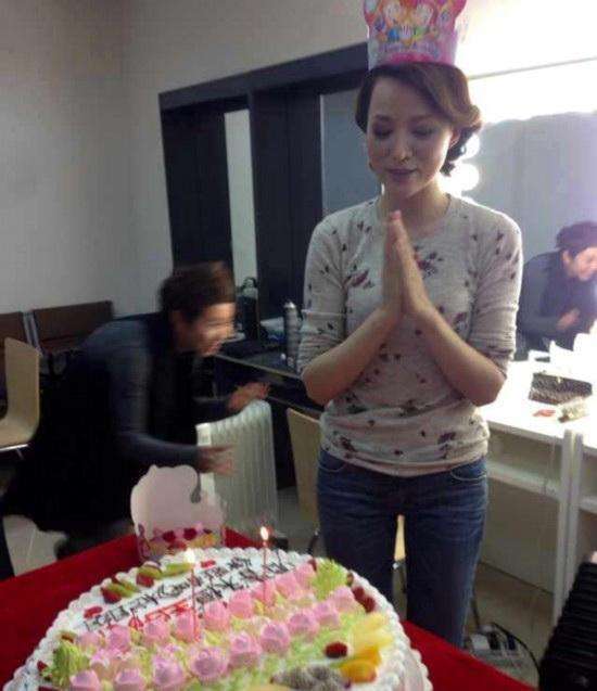 皱纹|董卿素颜的样子很普通，脸上也有了皱纹，但气质依旧高级！