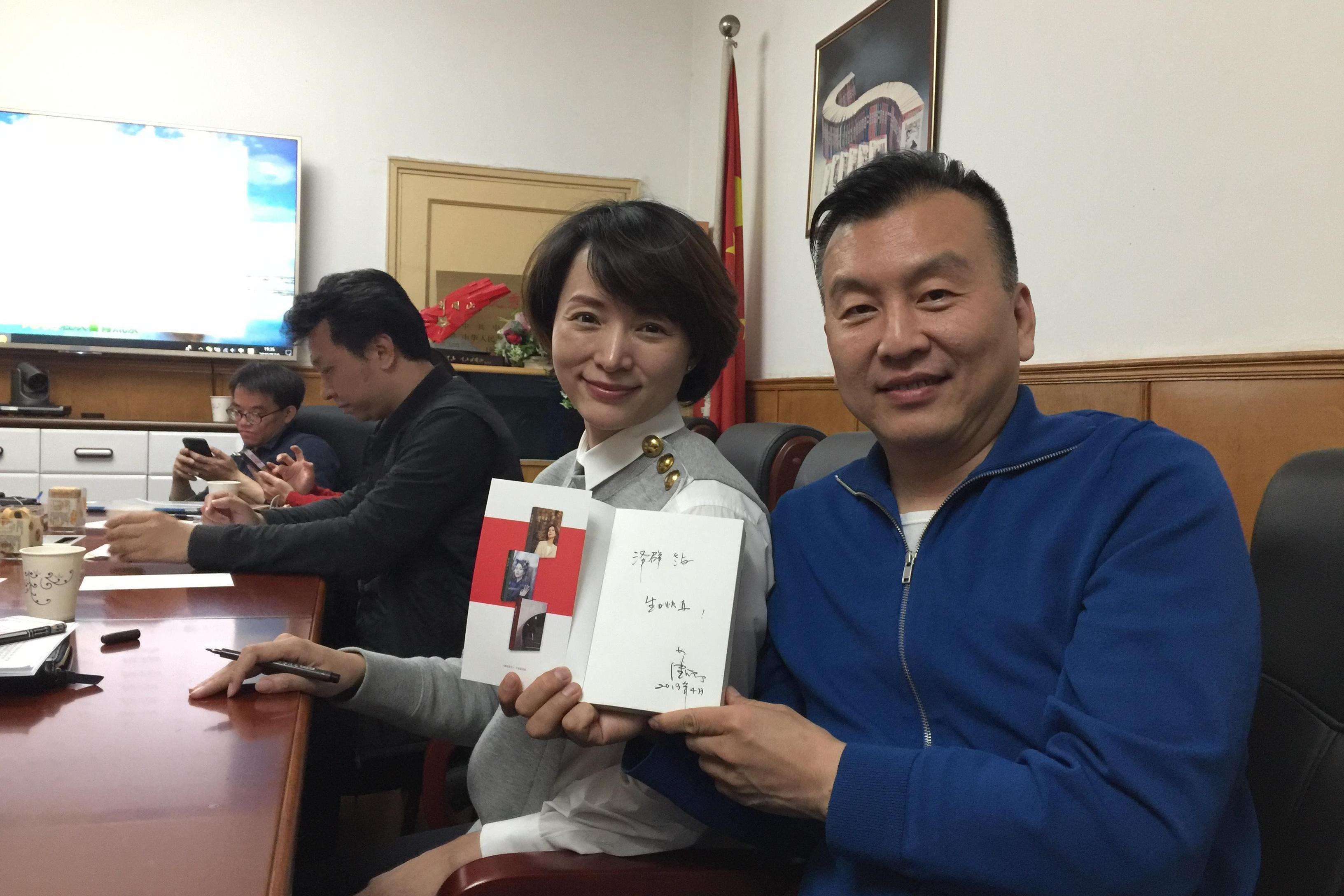 皱纹|董卿素颜的样子很普通，脸上也有了皱纹，但气质依旧高级！