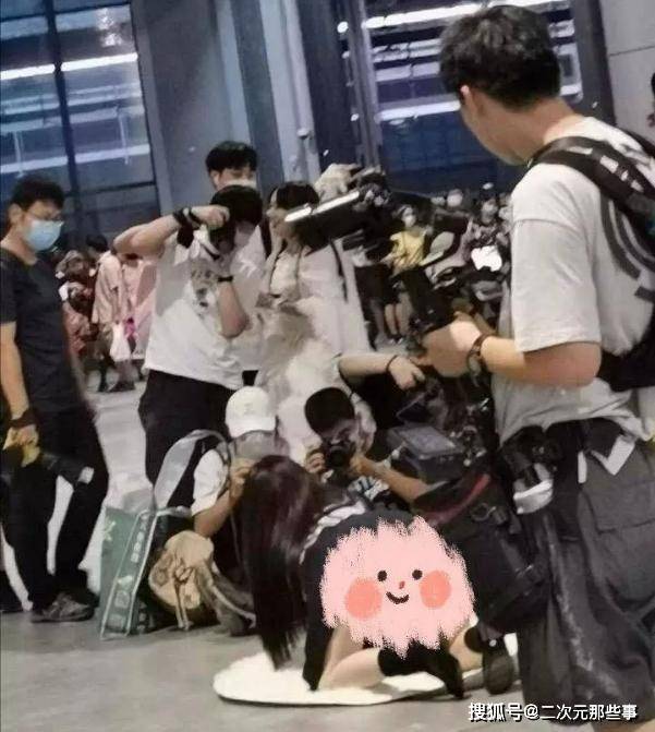 动作|“漫展偷拍”话题登上热搜，漫展上我们该如何防止自己被偷拍呢？