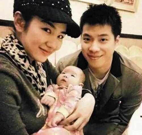 钮祜禄|终于摆脱前夫后，黄奕以“钮祜禄式”浓妆出席活动，被指容光焕发