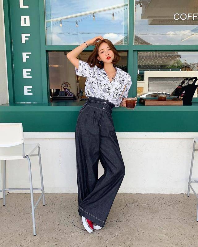 配饰|还别说，“阔腿裤+配饰”真能穿出时髦感，套这三个模板很实用