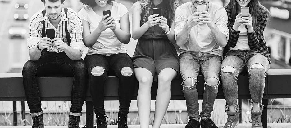 行业|频频上热搜!52岁伊能静的冻龄哲学