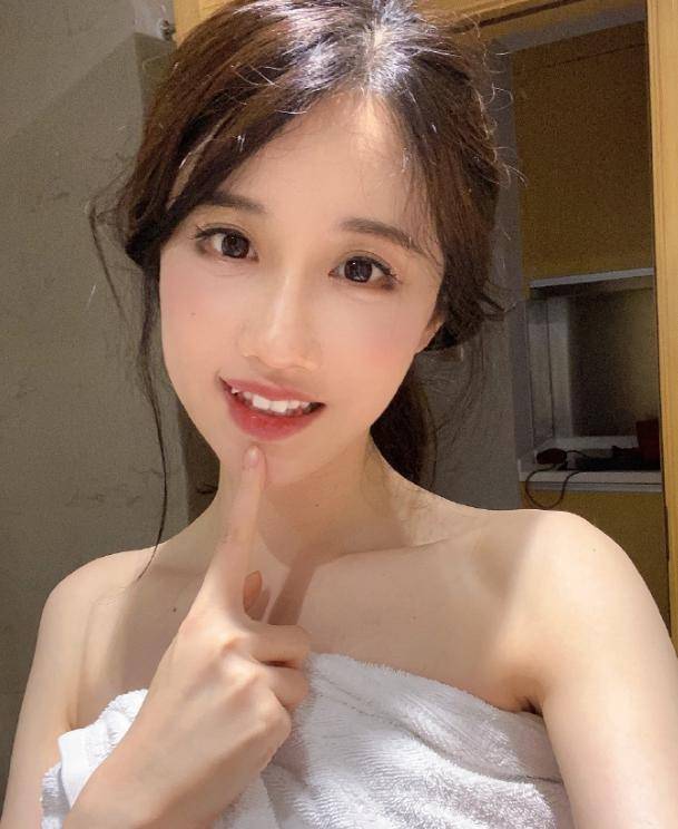 这哪像结过婚的轩子巨2兔新照青春爆棚小虎牙我爱了