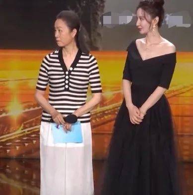 央视镜头下的女星:65岁奚美娟同框张萌丝毫不输