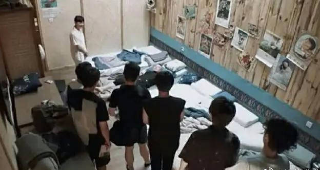 岳云鹏疑咸猪手?强搂告白24岁女爱豆