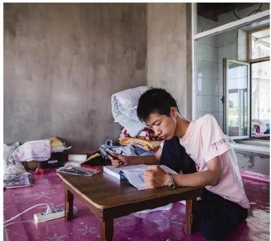 消息资讯|沈阳患庞贝病男生高考662分 全班为他三年没换教室