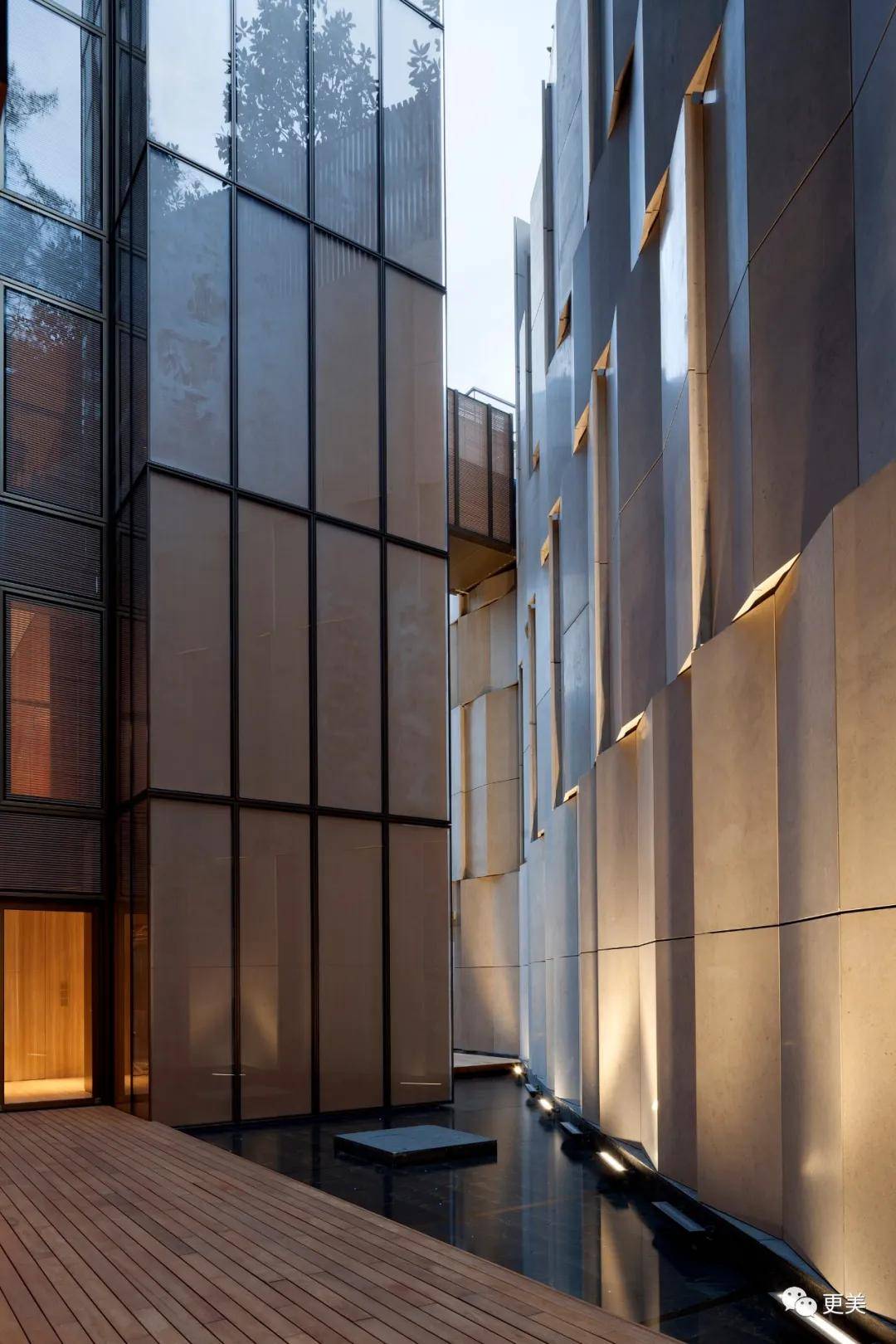 吴婉芳|顶级富婆生存图鉴：住1832平豪宅，花上亿冻龄脸34年未变