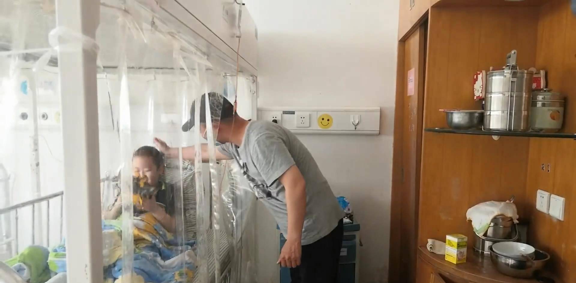 原创父亲为救儿子累晕街头：治疗费要80万，我就算累死也要把他治好