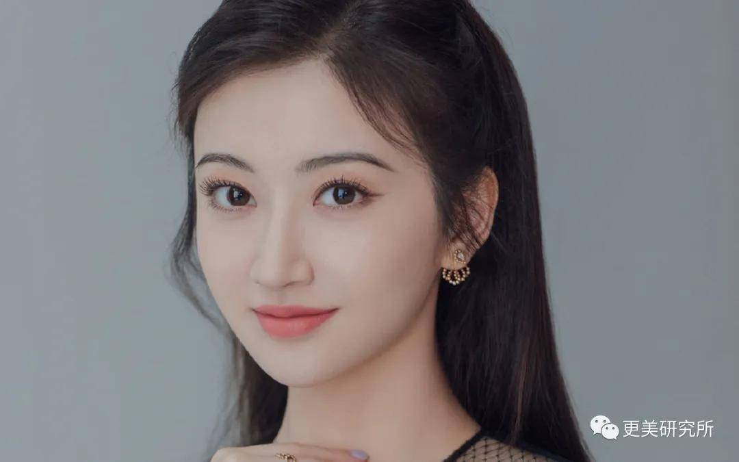 双眼皮|翻了100张照片，才发现她是贵圈换头最失败的女星