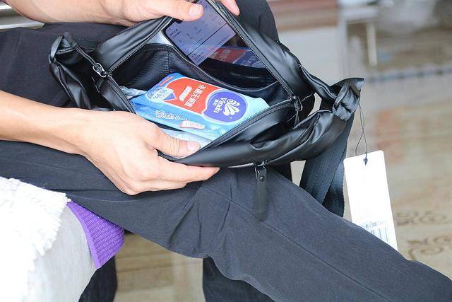 运动|小米多功能运动休闲胸包，这是一款能告别到处翻找物品的烦恼包包