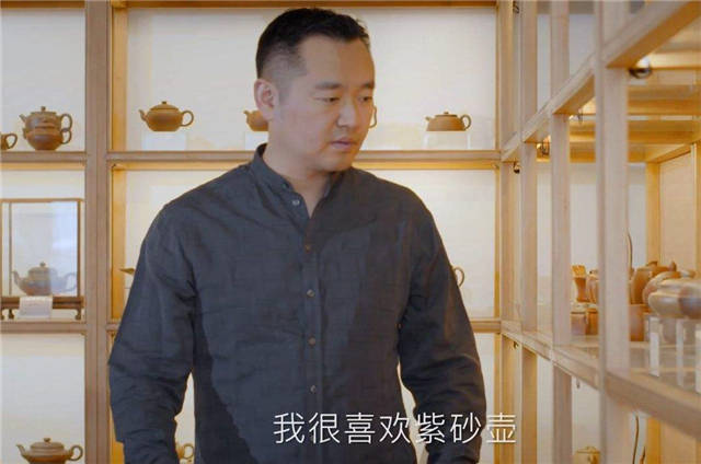 批评|原创孔令辉穿短裤调研被批评!校方用一招巧妙处理,孔曾自评朴实简单