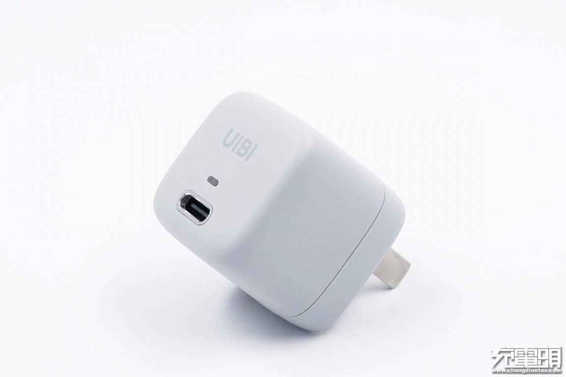 测评盘点|什么是小冰块？UIBI柚比 18W PD充电器评测