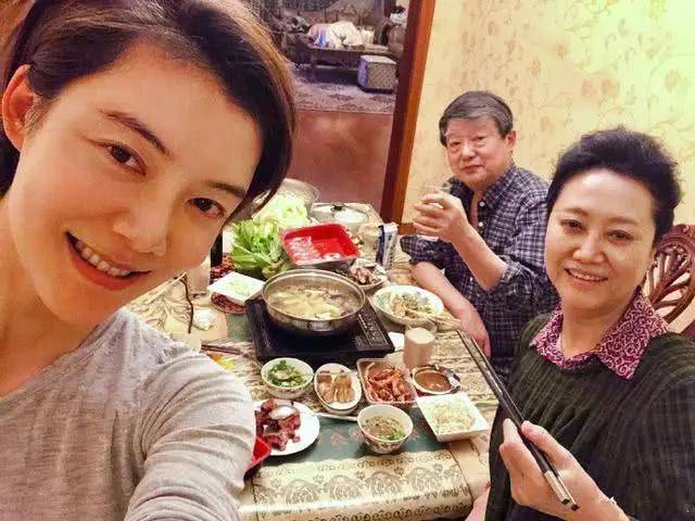 演唱会|张涵予好男人人设崩塌？被曝与她私下约会，热聊不避嫌