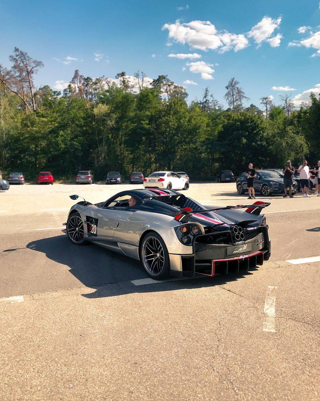 帕加尼huayra roadster bc满满的人民币的味道!