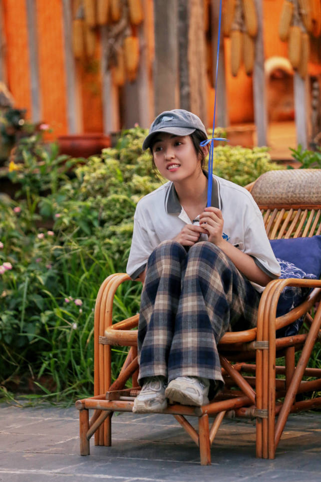 电影|原创张子枫新作品开机，和她合作更令人期待，但造型有点土