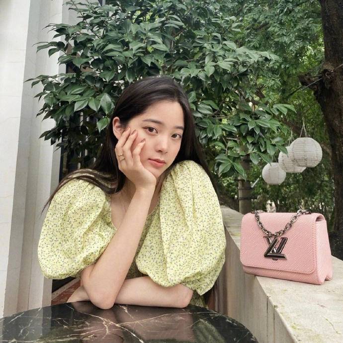 娜娜|每个女孩的姐妹淘——欧阳娜娜，她的安利你都吃下了吗？