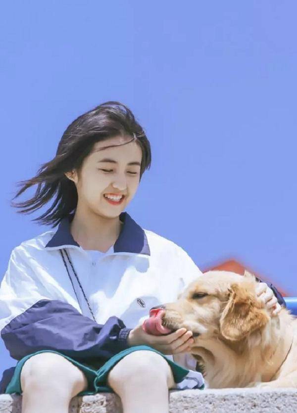 张子枫到底多优秀?冯小刚直言,她是天才!