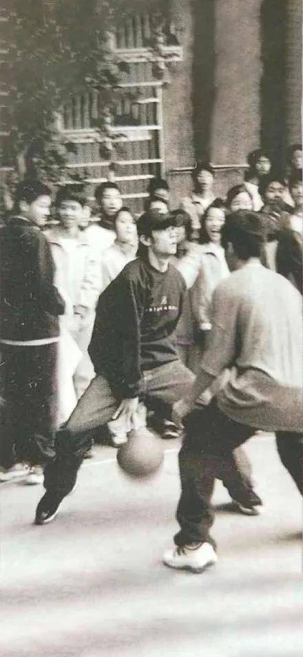 周杰伦|原创这才是全明星！周杰伦、林俊杰、潘玮柏组队打球！昆凌投得真准啊