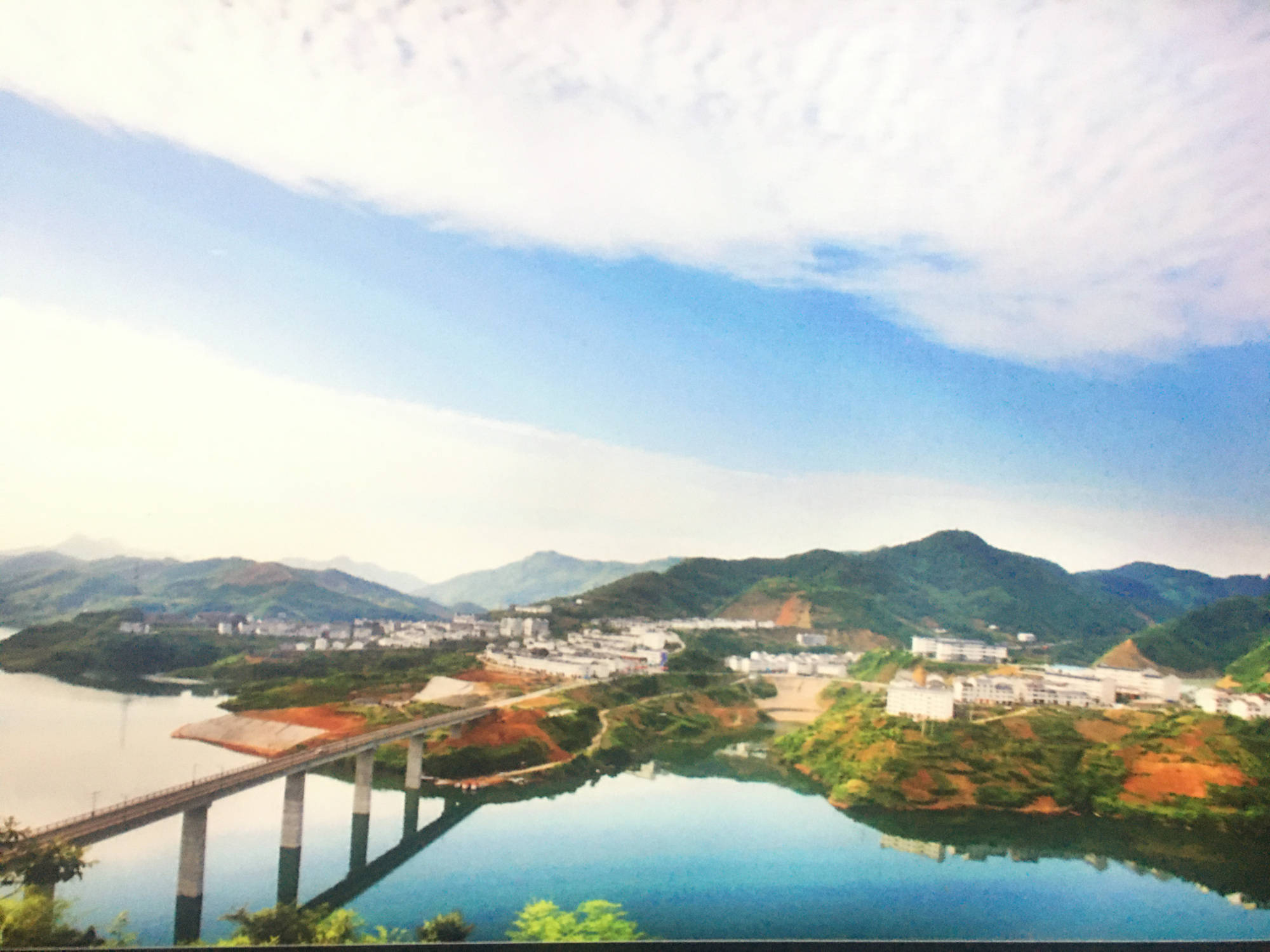 圣水湖 dfdc60cb572c4a4a9954157887b3b96c.jpeg