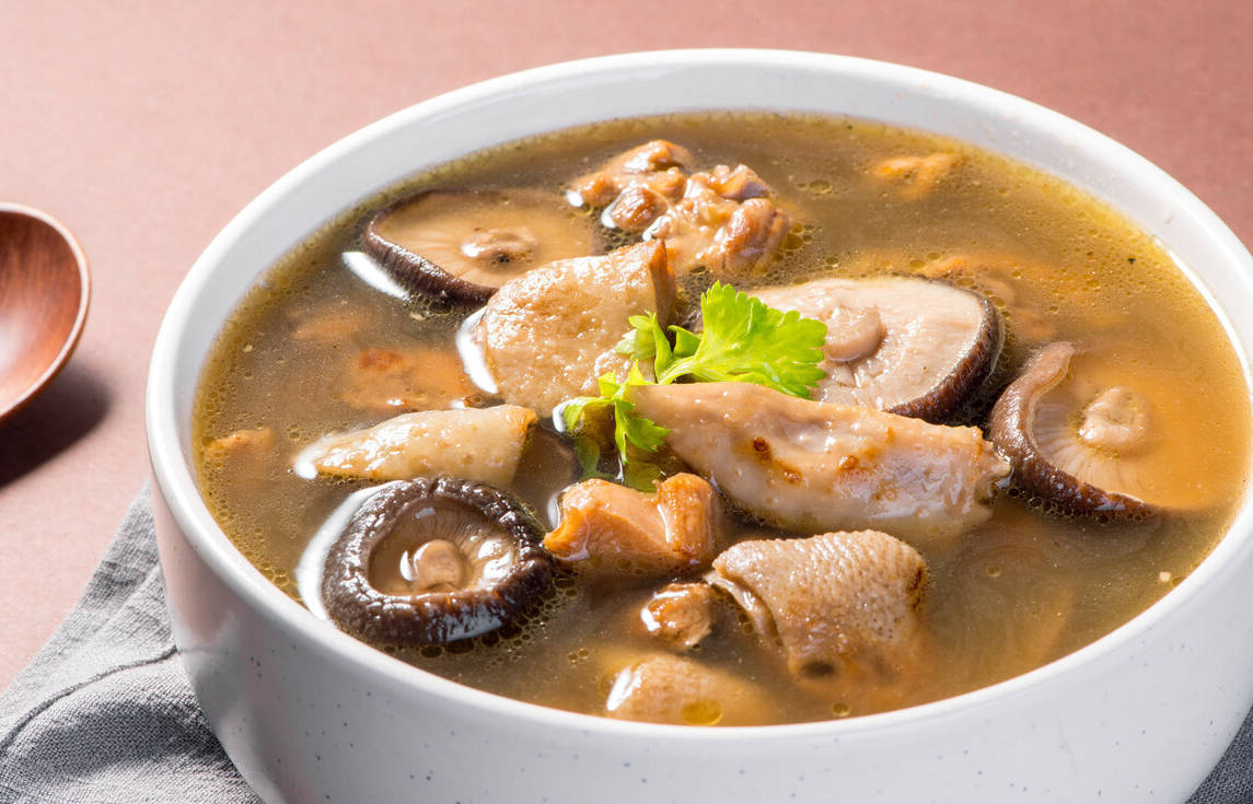 原创香菇炖鸡汤,滋味鲜美,养胃增强抵抗力,自己做不比饭店味道差