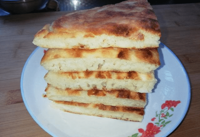 怎样快速发面烙饼又软又好吃 99227077a2784a00aa3d11b638caa200.png