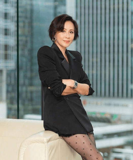 54歲劉嘉玲把侄子當親兒子養！開心慶侄子畢業，與梁朝偉至今無子 娛樂 第4張