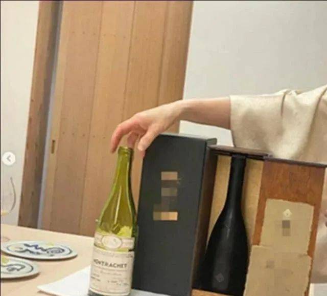 名媛|刘嘉玲现身富太名媛聚会,一瓶酒高达88万?54岁潇洒自如奢华优雅