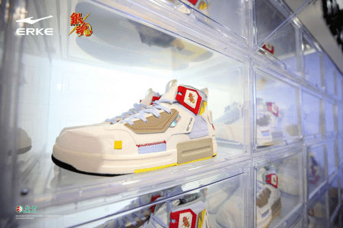 银魂|银魂首度携手体育品牌鸿星尔克 科技新国货惊艳ChinaJoy