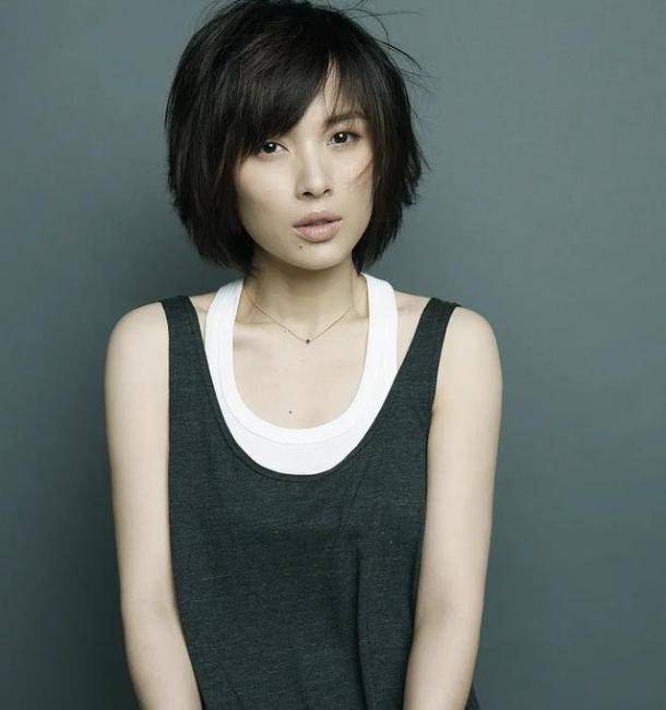 靳东:两次爱上离婚女,不顾家人反对娶了二婚女