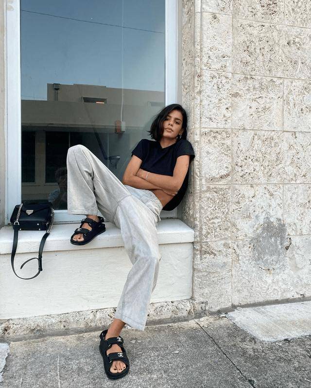 凉鞋|“丑”凉鞋大翻身，刘雯都不离脚，原来你这么好看