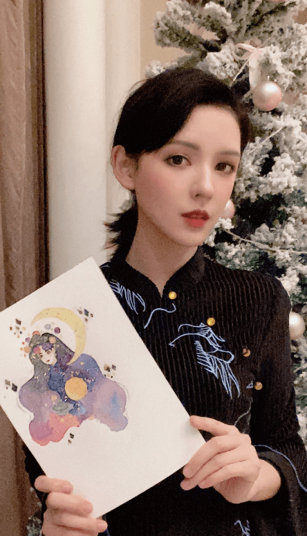 服装|张予曦身材显高？穿搭服装大胆秀出自己美腿，显得又高又瘦