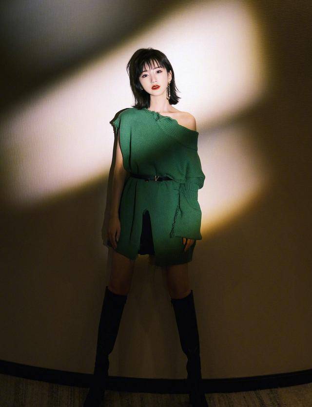 造型|江疏影品牌造型完胜红毯！穿连衣裙美成富家千金，绝杀童瑶毛晓彤