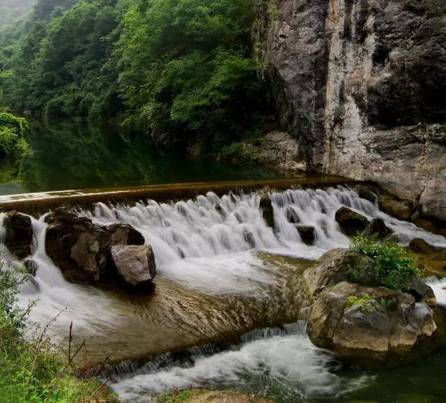 陇南徽县 月亮峡的瀑布 大自然的水世界