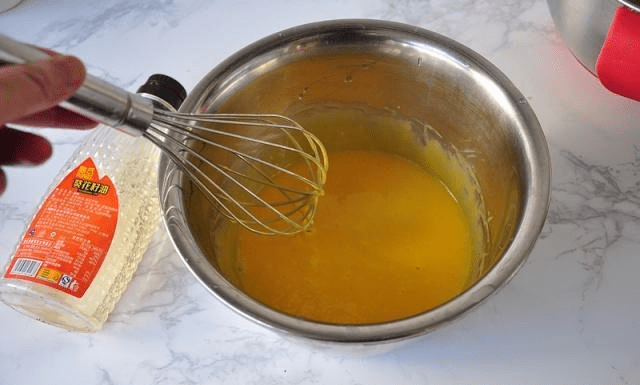 怎么做蛋糕不用打蛋器和玉米油 fd0299f4f2dd46e1ac07df92d9004ddb.png